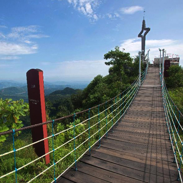 Contemplar una vista panorámica desde el mirador Tonacatecutl